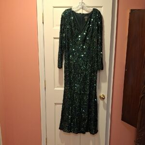 Elegant Emerald Sequin Long Sleeve Dress